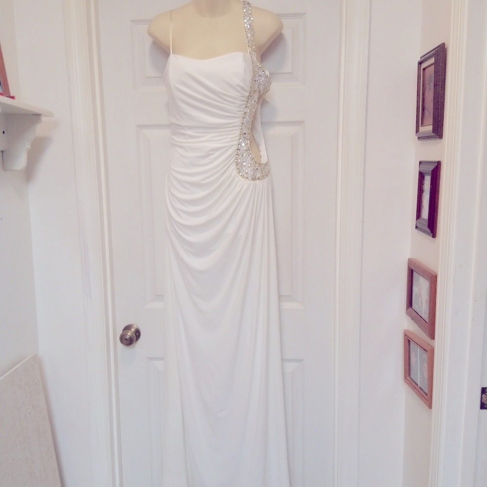 🆕Jazzy Contour Dress size 12 💃Beautiful white satin dress light & flowing